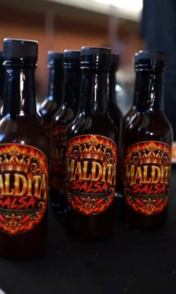 Botellas de Salsa Negra Maldita Salsa